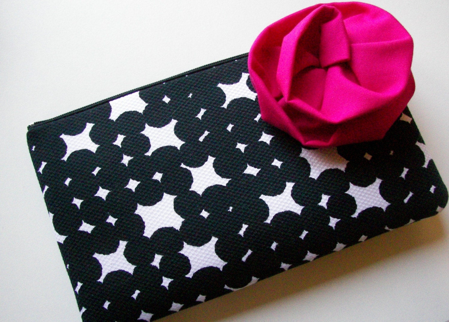 BLACK AND WHITE CLUTCH WITH FLOWER