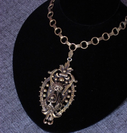 Vintage BOTANICAL CREST Gold Necklace