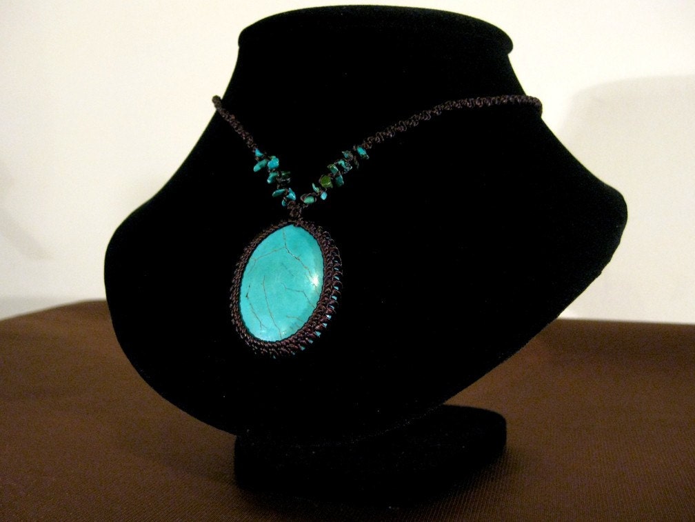 TURQUOISE Oval Pendant Necklace