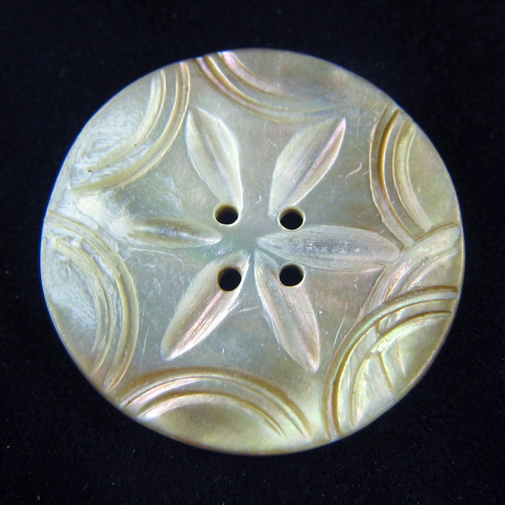VINTAGE ANTIQUE IRIDESCENT MOTHER OF PEARL BUTTON CARVED ETCHED SHELL LARGE 1-3/16 inch SEWING