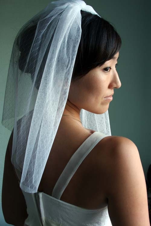 Bridal lace veil, white, shoulder length