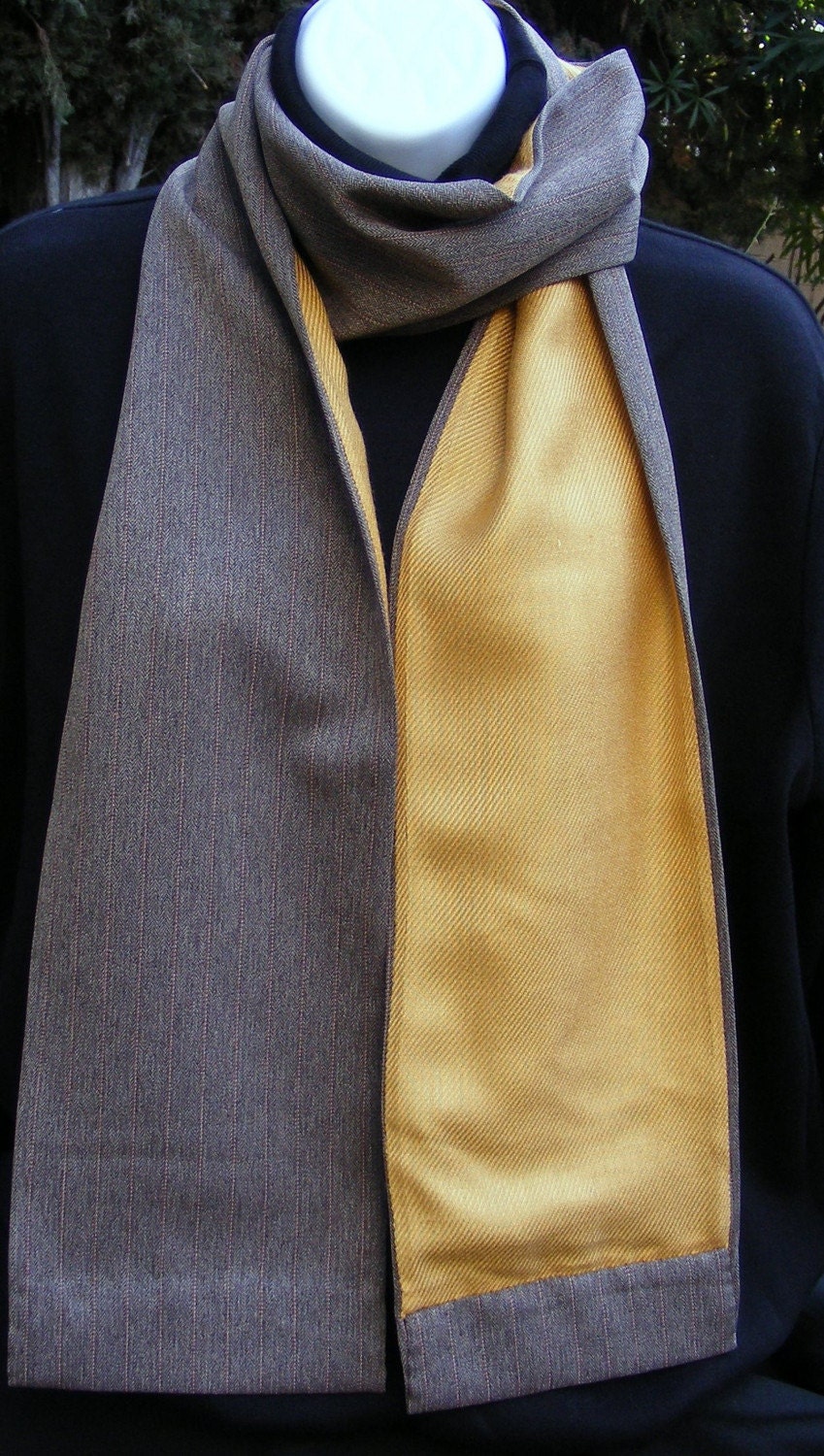 Pashmina (yellow gold) and suiting scarf