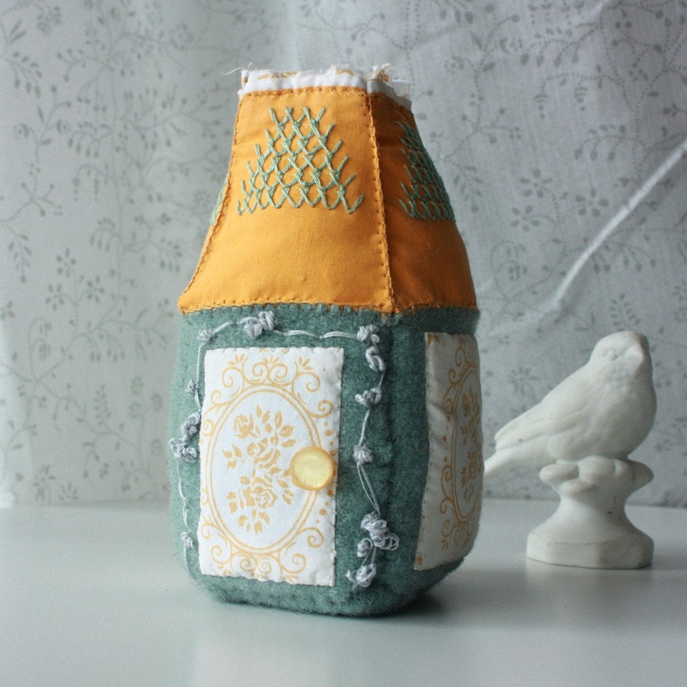une petite maison - wool and fabric soft house