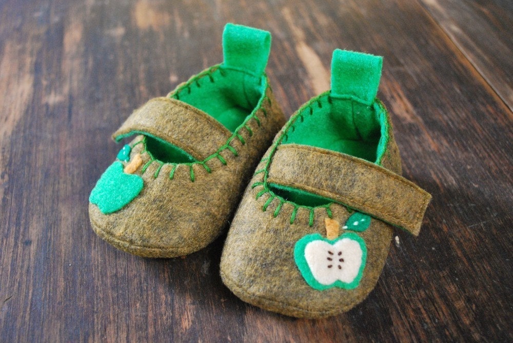 Granny Smith Baby Booties