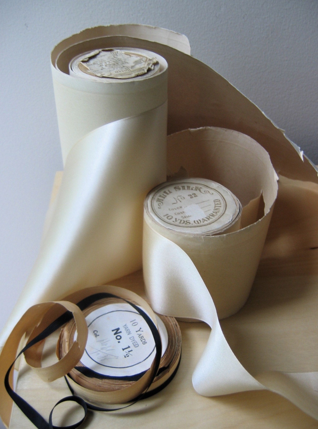Blanc/Noir Antique Silk Ribbon 6 Inches Wide and Gros Grain Ribbon Destash
