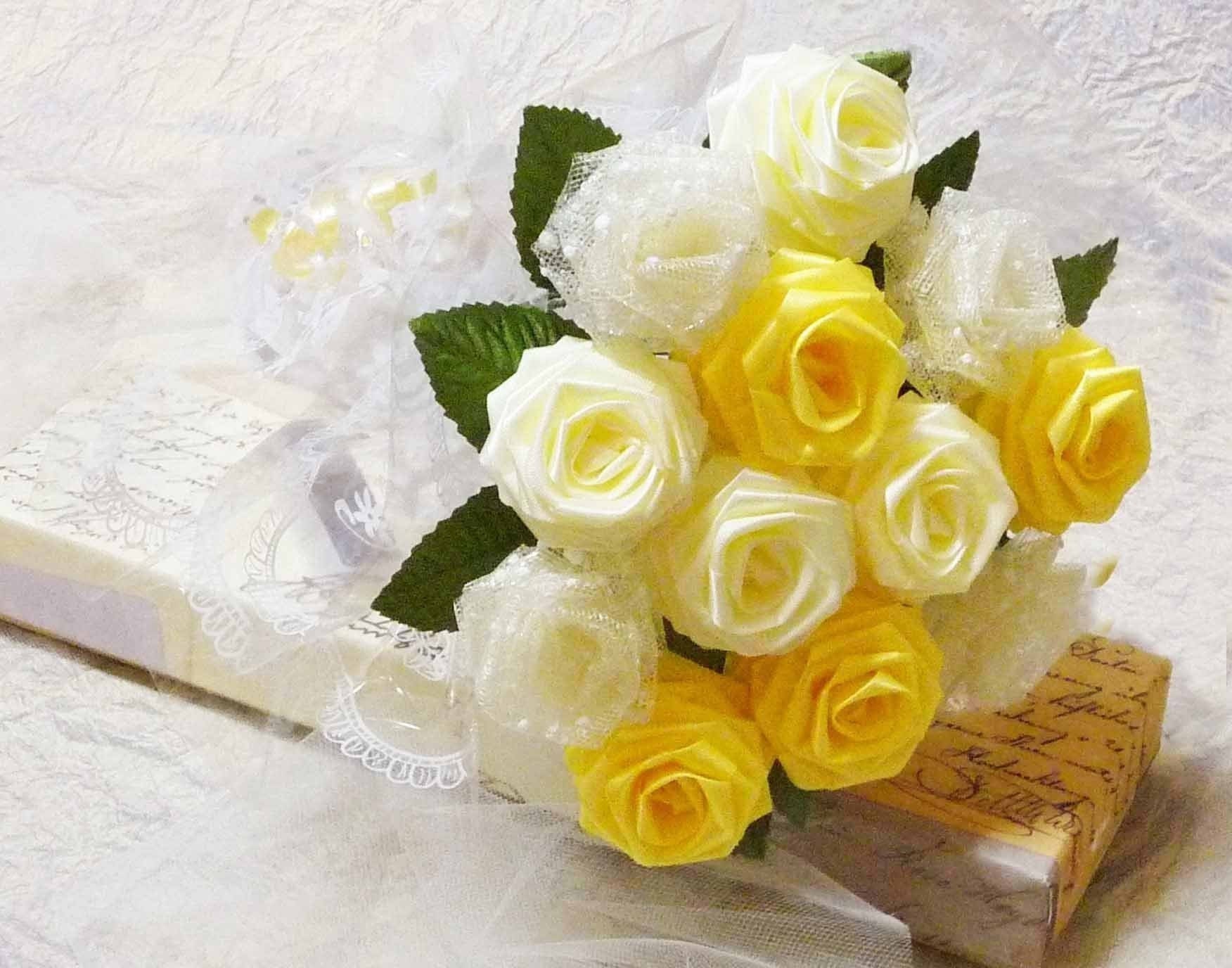 Origami Golden Sunshine Rose Bouquet (1 Dozen)