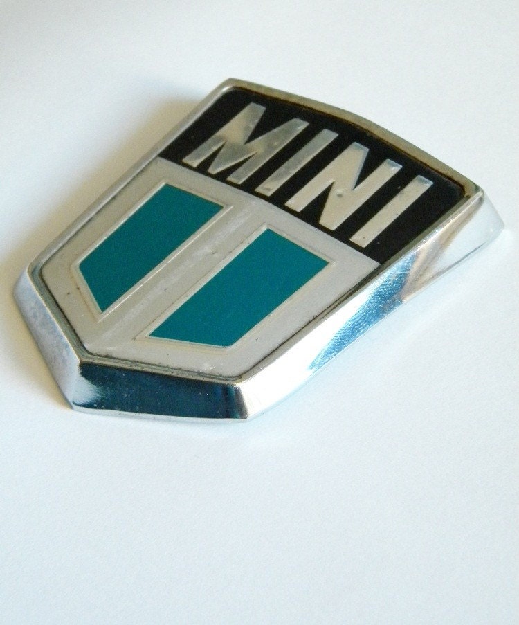 small front bonnet badge for the MINI 1969 - 1975