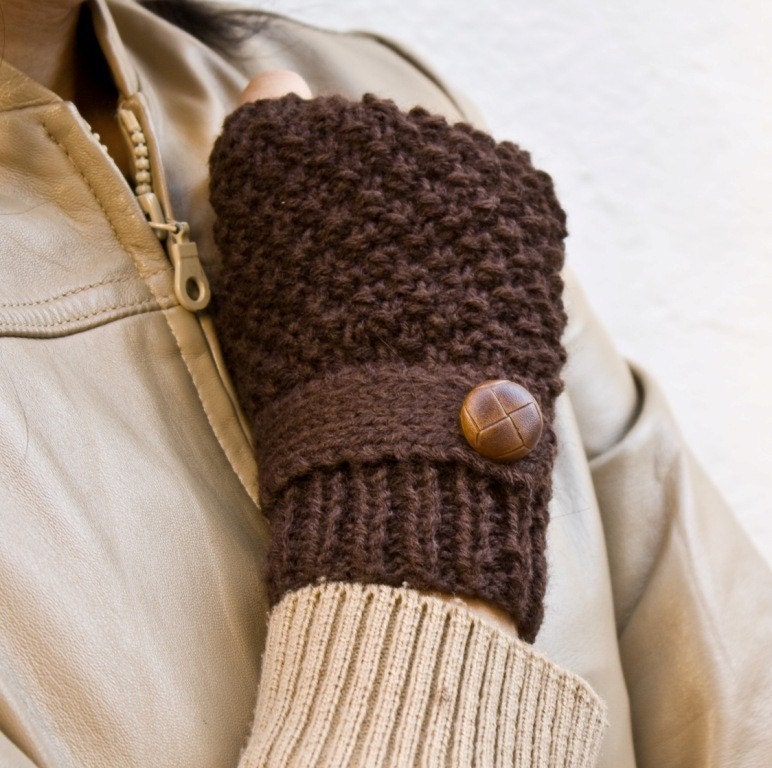 BROWN
  Fingerless gloves with a strap