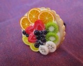 ring 
with miniature food in polymer clay - adorable fruit tart to wear