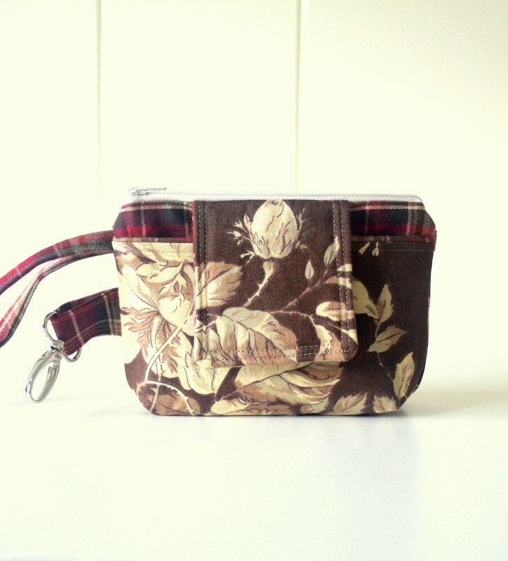 Wristlet with Front Snap and Five Pockets in Plaid and Roses