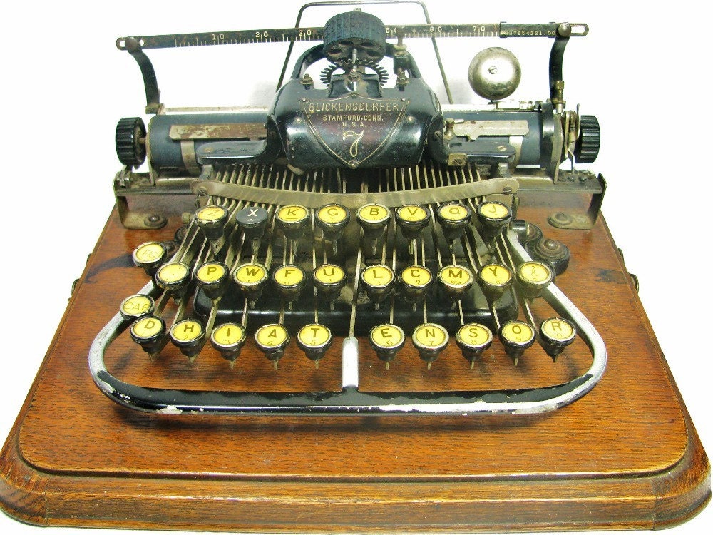 1890s BLICKENSDERFER 7   Typewriter in Original Wood Case  -  Awesome