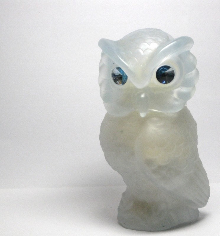 Snow Owl Glass Powder Sachet by Avon