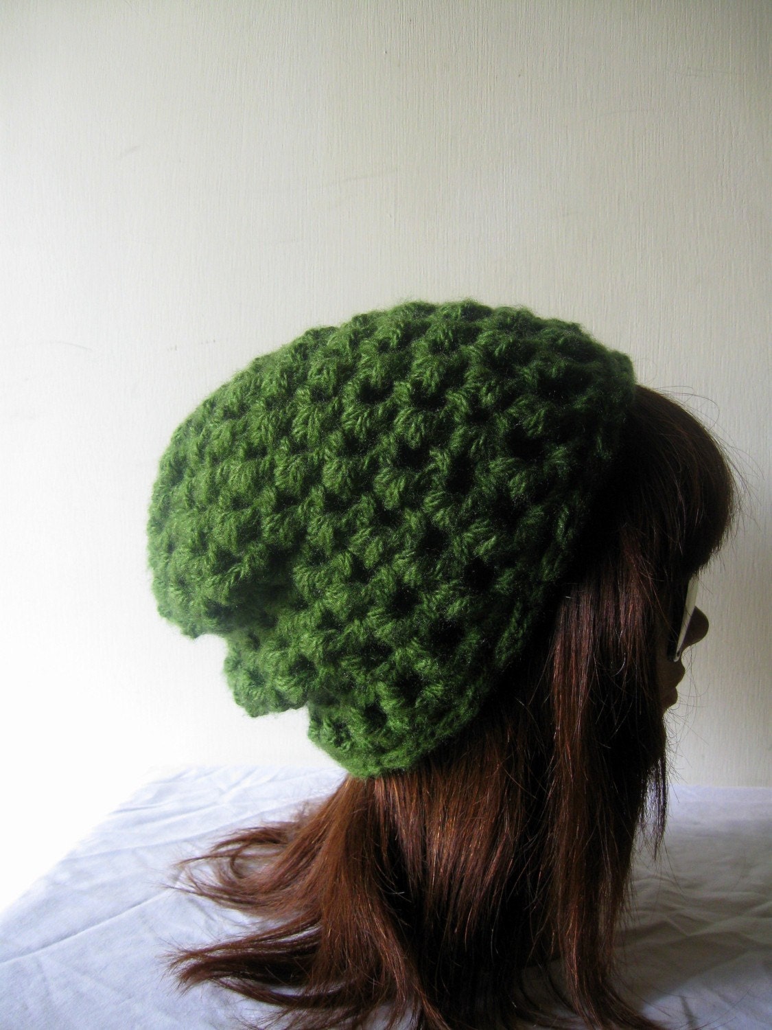 the slacker beanie hat in grass green.