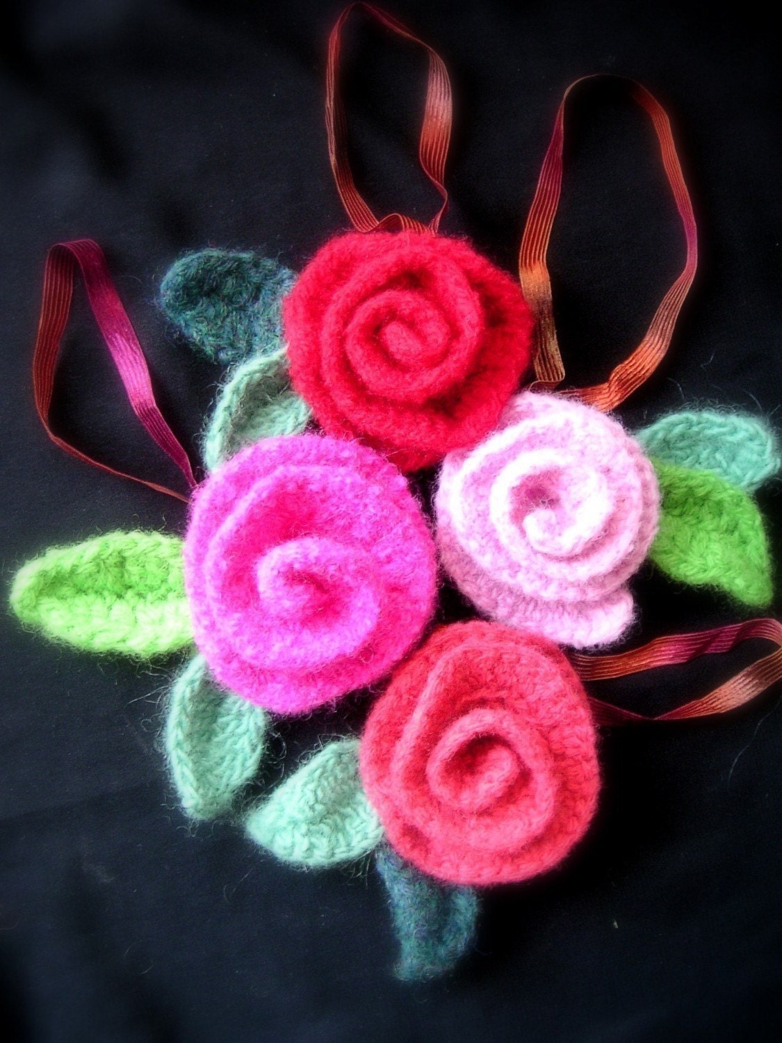 Gorgous Felted Roses 6 sizes Crochet Pattern Tutorial pdf Seen in 
Magazine -Flower Rose
