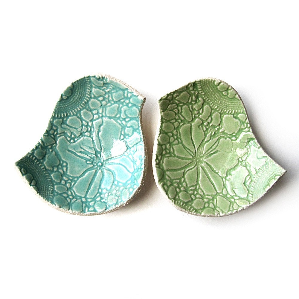 Birds of a feather bowl duo with lace texture in seafoam and key lime