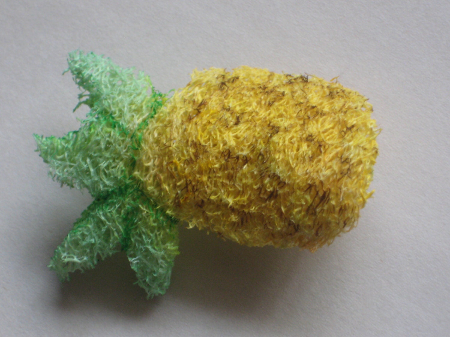 Summer Treat Loofah Chew ( pineapple-shaped ) for Small Animals