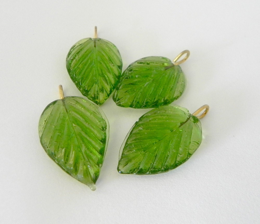Green leaves glass beads