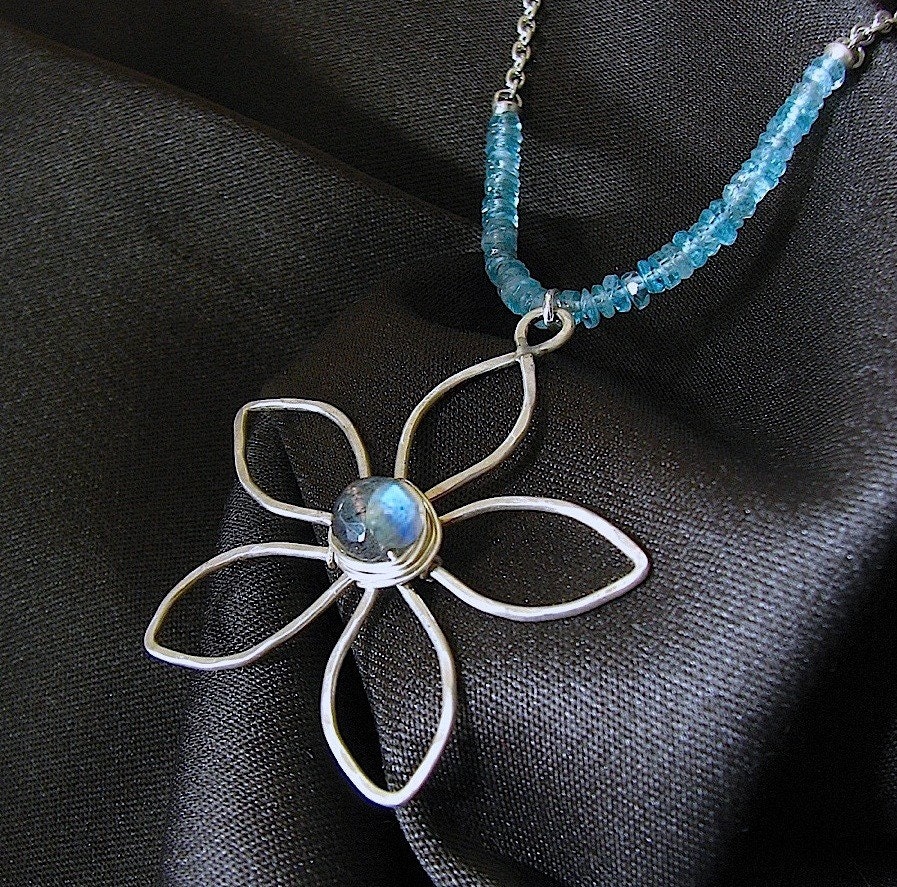 Flowers and  Leaves Necklace (Labradorite)