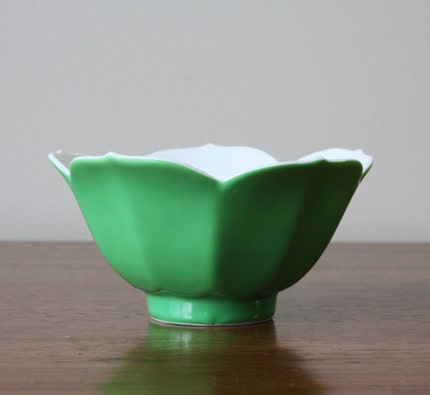 Vintage Grass Green Porcelain Lotus Bowl
