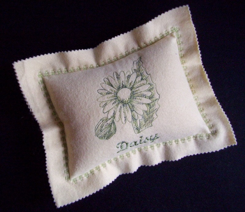 Green Daisy Spring Flower Pillow Toile Embroidery