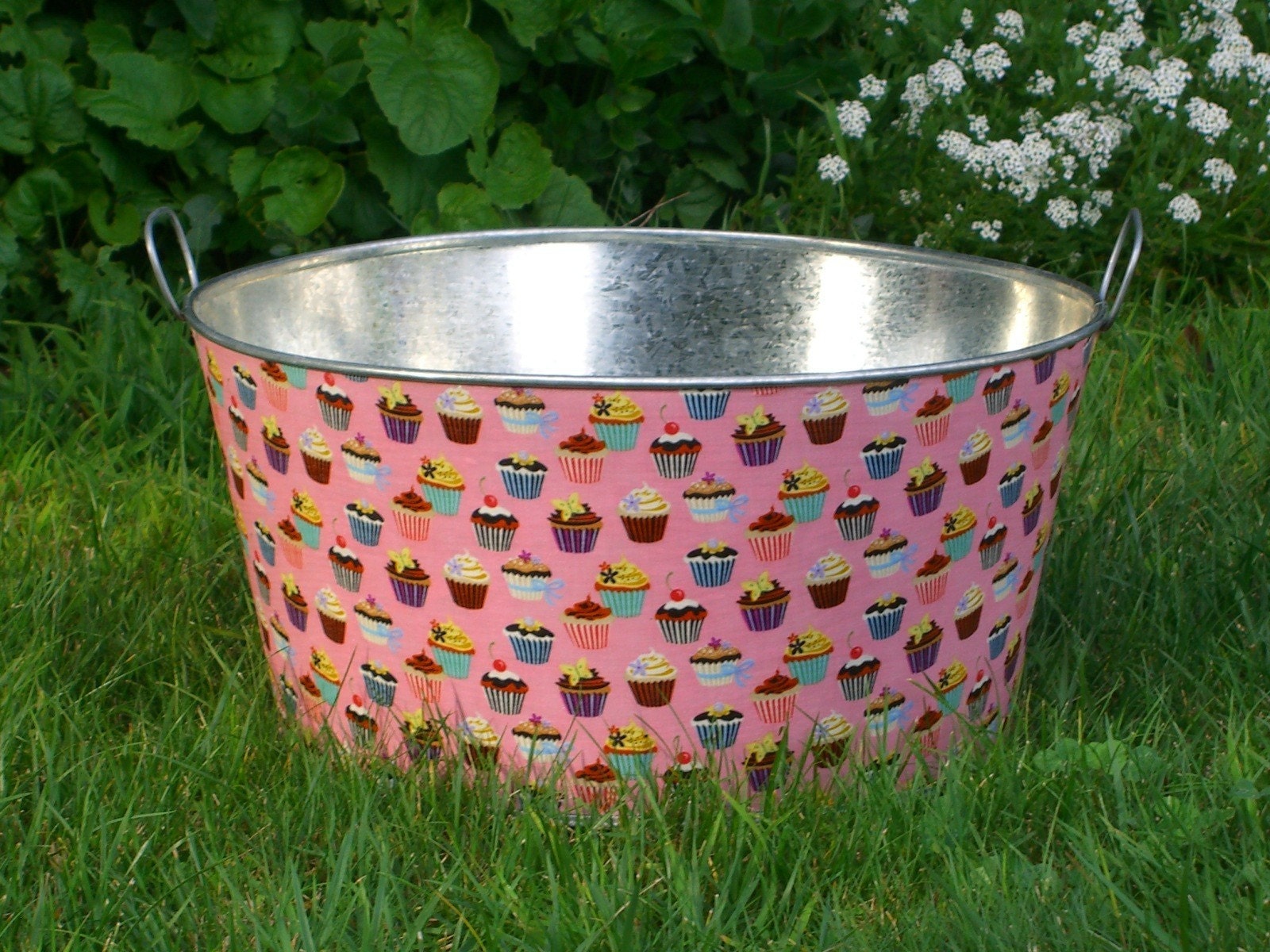 Pink Petal Sweet Tooth Large Round Galvanized Party