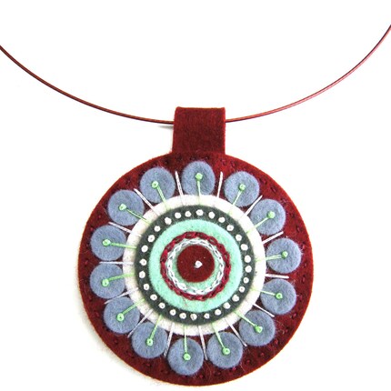 FELT PENDANT WITH FREEFORM EMBROIDERY ON CO-ORDINATING WIRE NECKLACE