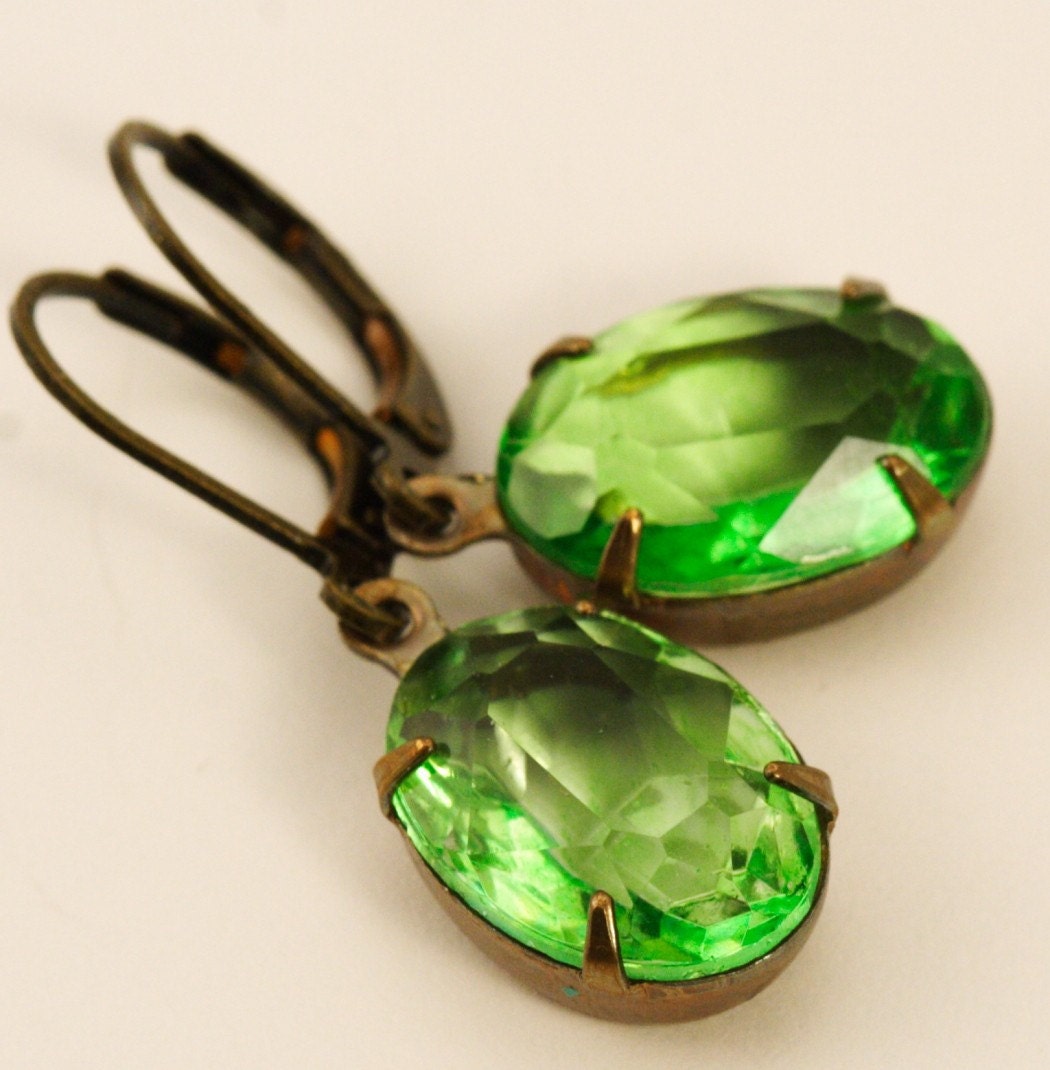 Vintage Glass Jewel Earrings - Peridot Green