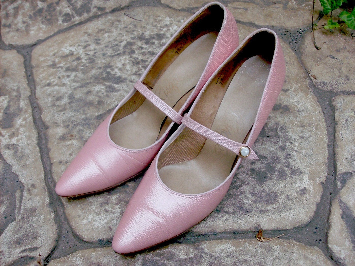 VINTAGE 50s 60s PINK PUMPS - PEARLIZED LIZARD EMBOSSED LEATHER HIGH HEELS - Size 6, 6 1/2, 6.5