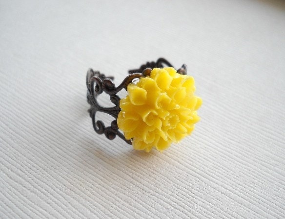 Sunshine Chrysanthemum Ring