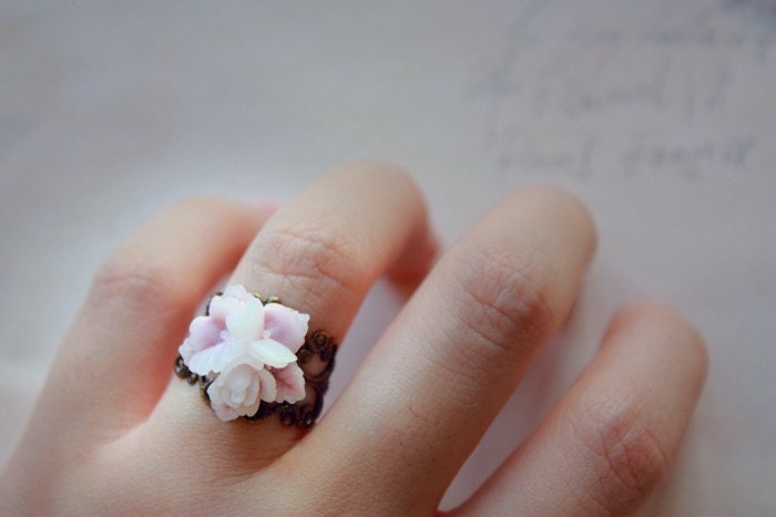 dreams of provence . a rose bouquet lace ring