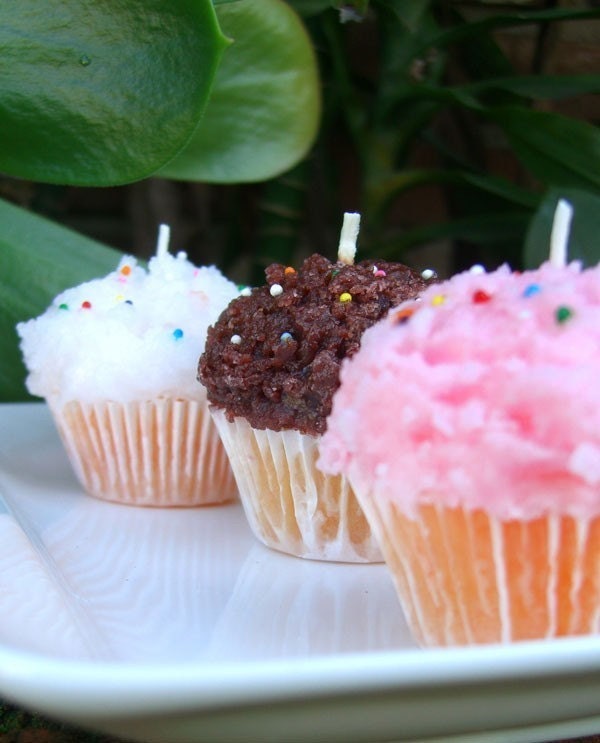 NEAPOLITAN SET 3 MiNi BITE SiZED CUPCAKE CANDLES with REAL SPRINKLES scented