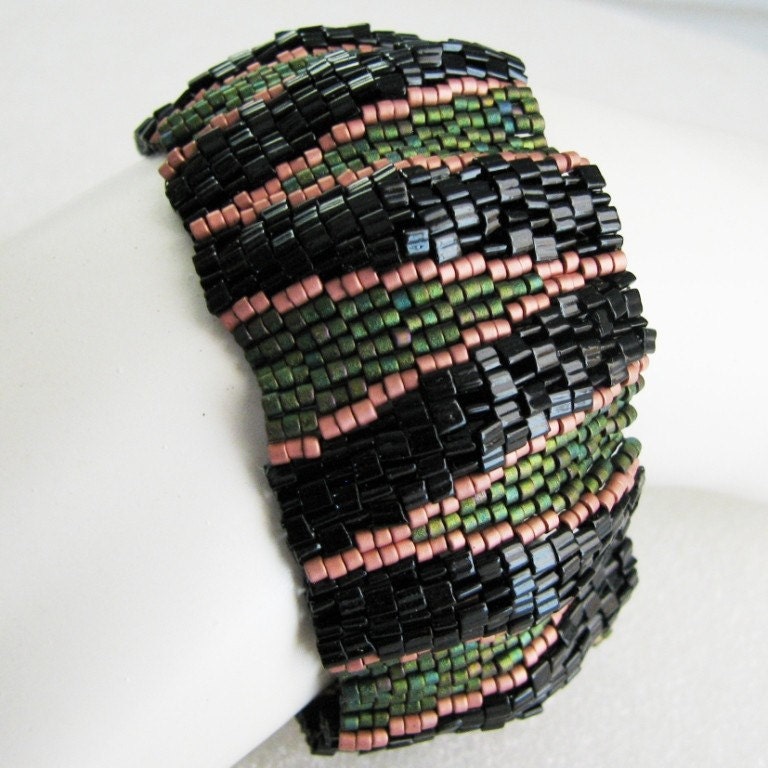 Large Tailored Ripples Peyote Cuff in Black, Green, and Copper (2524)