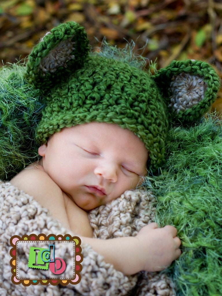 Newborn HAT Teddy Bear Baby Photo prop in Grass Green/Creamy