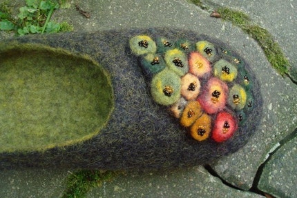 Felted black/green wool slippers with colorful decoration