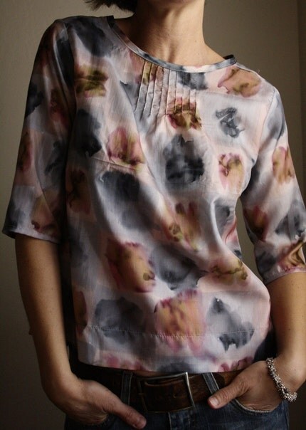 pintuck blouse - pale silk print (M)