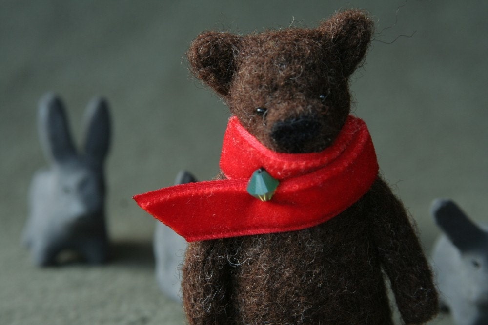 Brown bear brooche with a red scarf