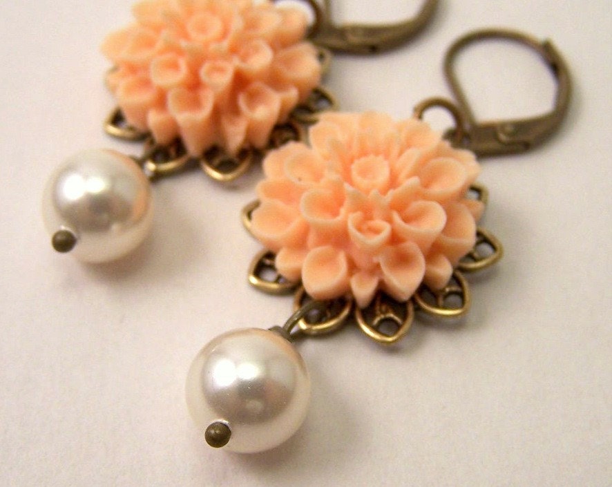 Yart Sale - Peach Mum dangle Earrings