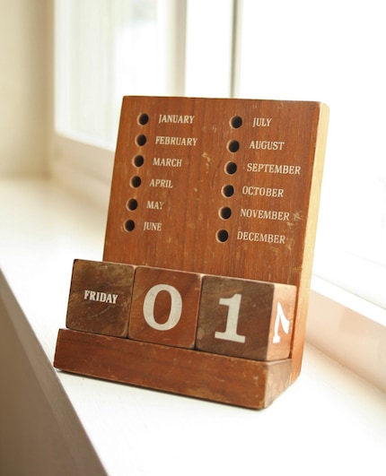 the estate of things chooses wooden perpetual calendar