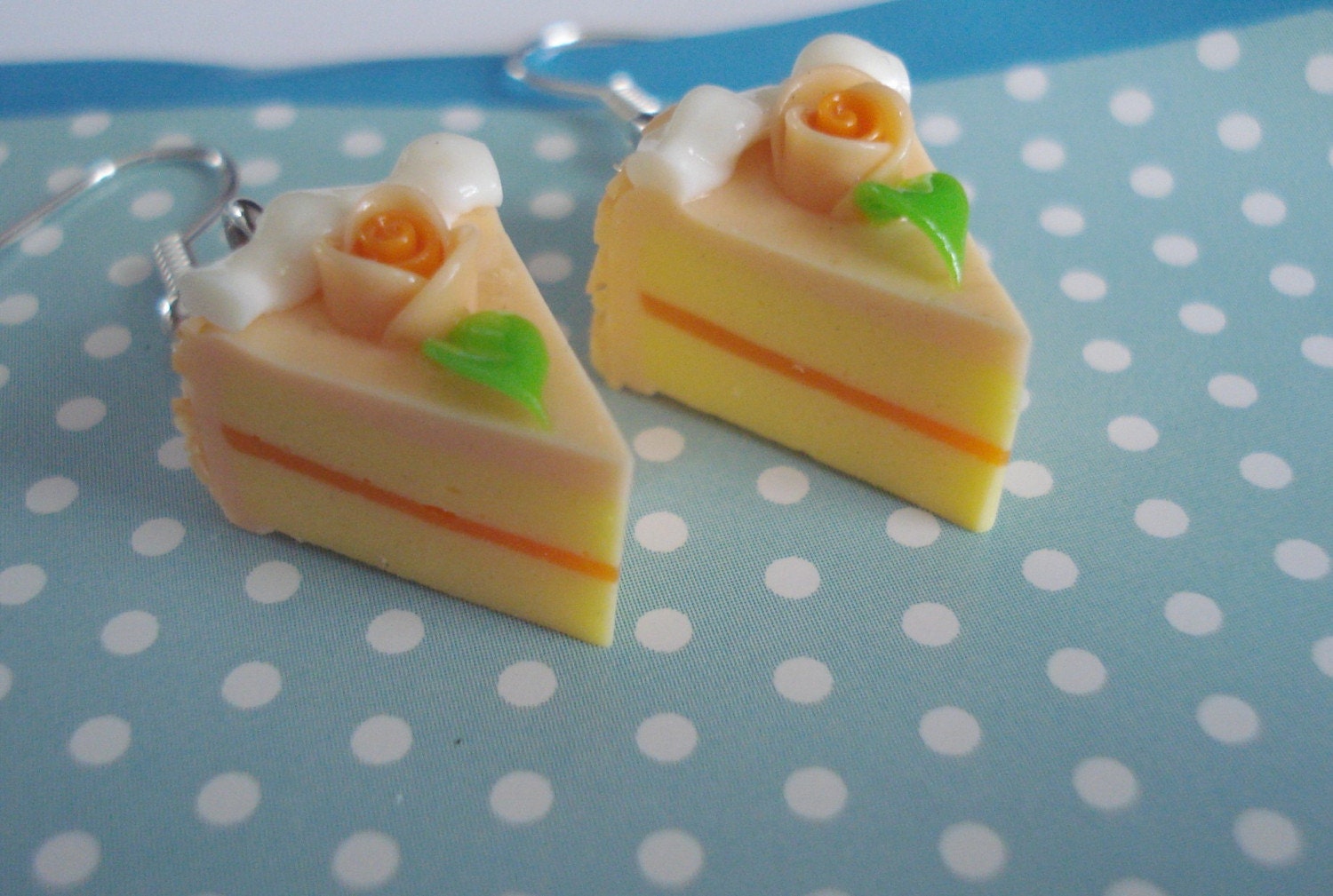Vanilla cake with chocolate frostingMmmm! Dangly Cake Slice Earrings from 