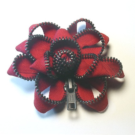 Zipper Pin  red/black