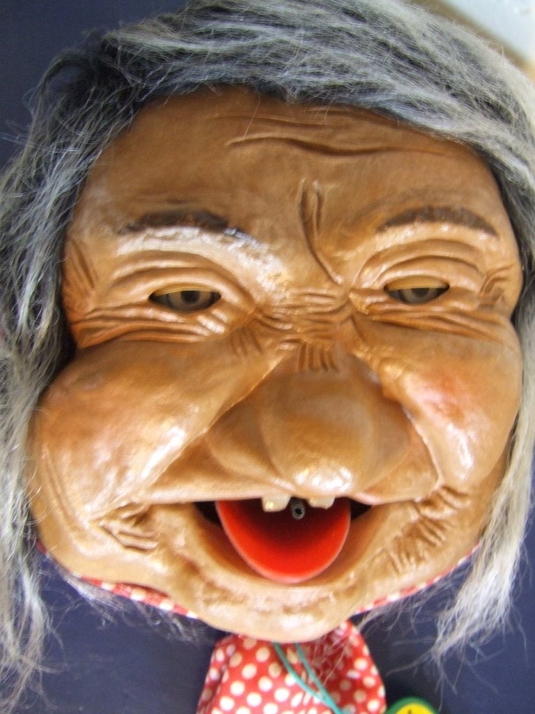 Original Peter Figuren Cackling/Laughing Woman - Very Creepy, Spooky, and Wierd Just In Time for HALLOWEEN