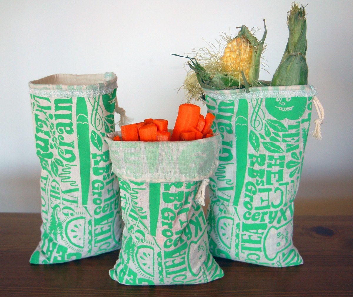 Single Medium Happy Reusable Vegetable Bags in Green