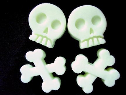 For Halloween-Glow in the Dark Skull n Crossbones Soap (Set of 4)