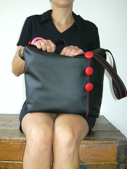 victoria bag in pvc and red buttons