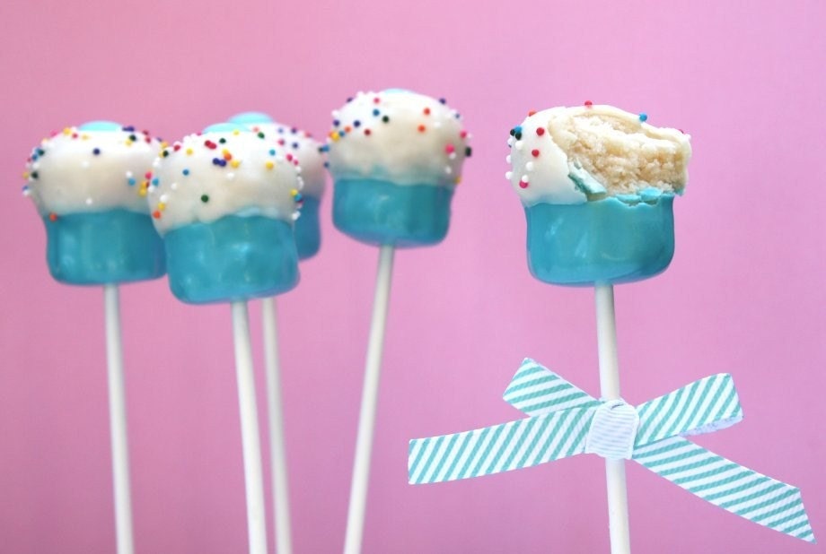 Vanilla Cupcake Pops