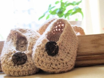 Crochet baby slippers
