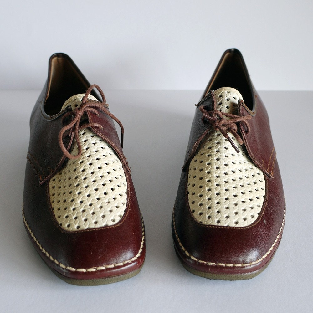 vintage 1960s two tone BROWN leather lace-up SHOES - size 9