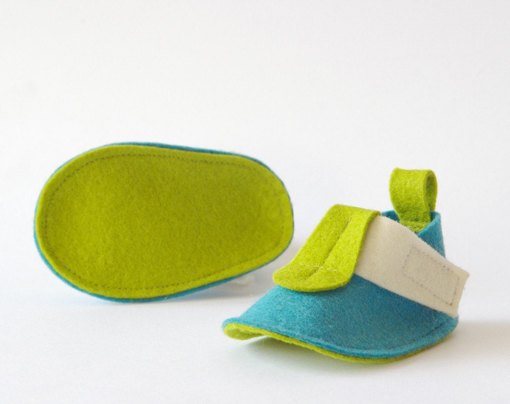Blue baby booties Pop Finland - soft sole baby shoes turquoise, green & white pure wool felt