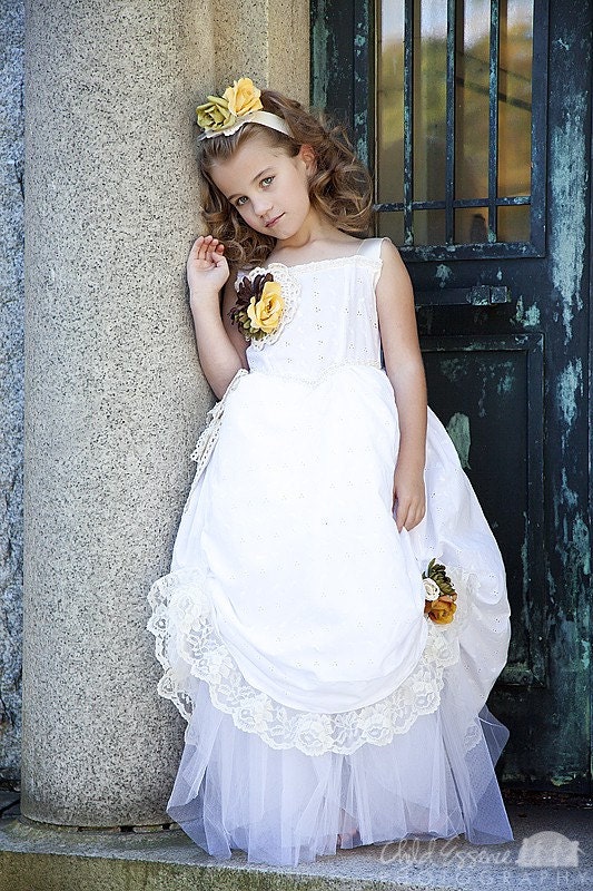 زیبا نخ نما شیک پرنعمت لباس سفید برای آن مناسبت خاص