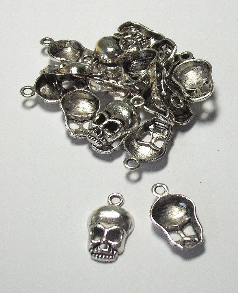 2 Pcs Antique Silver Skull Charm Pendants